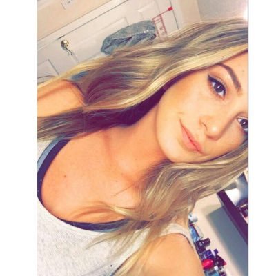 Profile Picture of Nicole Carretta (@nicooole12) on Twitter