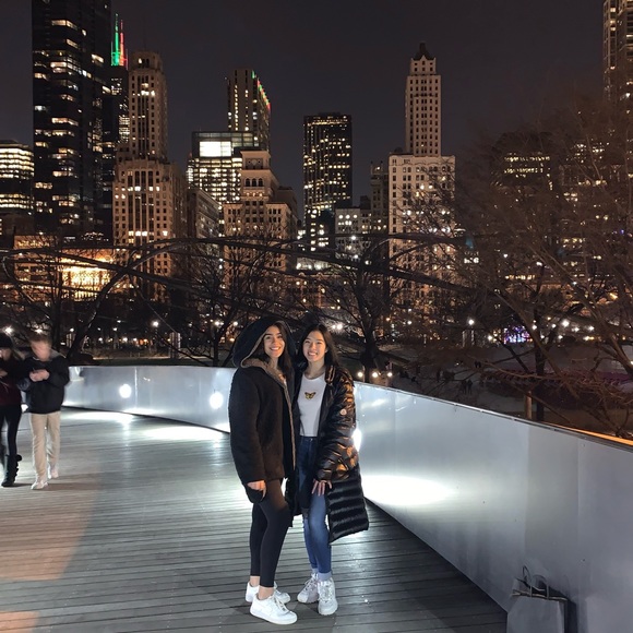 Profile Picture of Myranda Gonzalez (@myranda_glz) on Poshmark