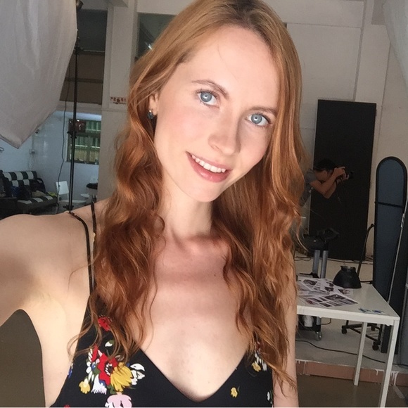 Profile Picture of Anna Albright (@annakhanzhina1) on Poshmark