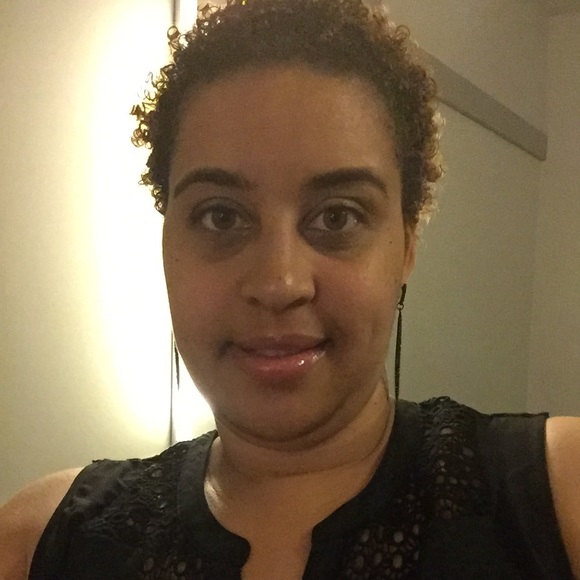 Profile Picture of Aliethea Gilyard (@beau2fulinnout) on Poshmark