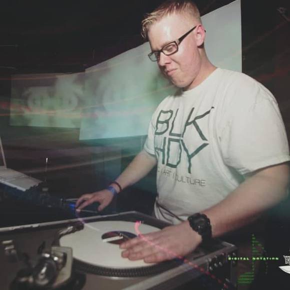 Profile Picture of Ian Swords (@iswords) on Poshmark