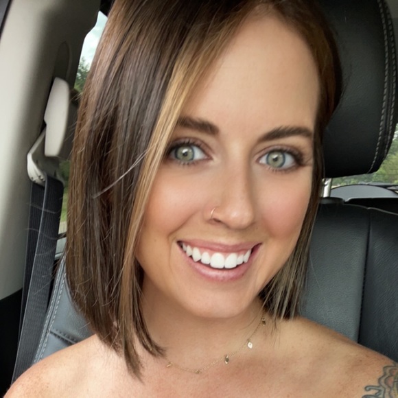 Profile Picture of Donna Kramer (@donnaekramer) on Poshmark