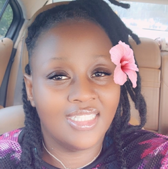 Profile Picture of Tashenia Bonner (@bonner1300) on Poshmark