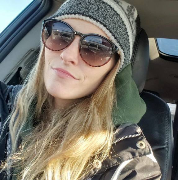Profile Picture of Cassandra Bogan (@cbogan42) on Poshmark