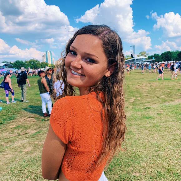 Profile Picture of Jillian Carrell (@jilliancarrell) on Poshmark