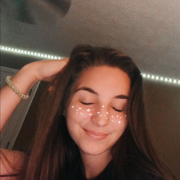 Profile Picture of Kaylie Lodahl (@kaylielodahl5) on Poshmark