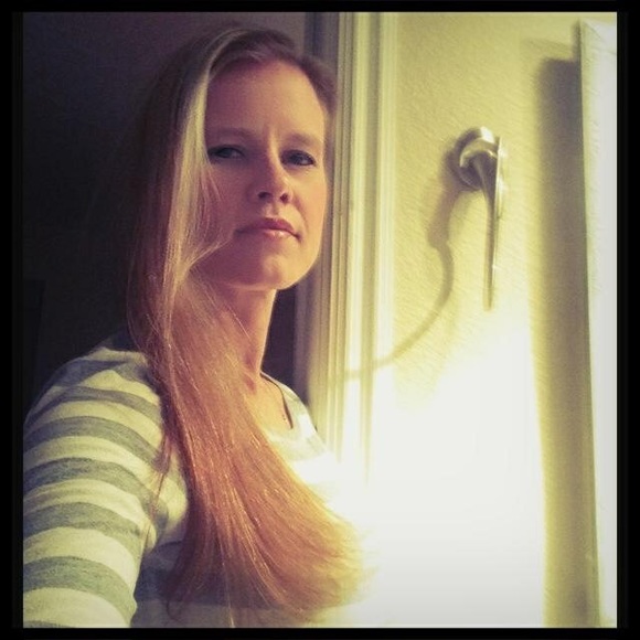 Profile Picture of Lindsay Chenowith (@lchenowith) on Poshmark
