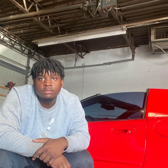 Profile Picture of Bryson Williams (@bryson_will) on Poshmark