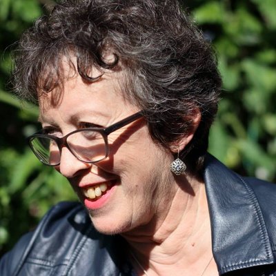 Profile Picture of Carolyn Barber (@carolynhbarber) on Twitter