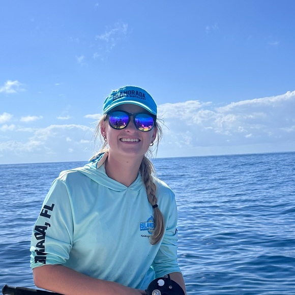 Profile Picture of Hannah Atsma (@hannahatsma) on Poshmark