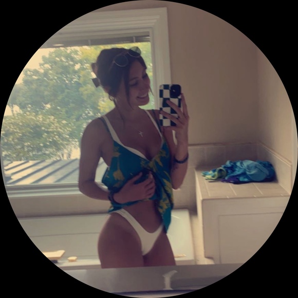 Profile Picture of Jenna Brant (@jennabrant567) on Poshmark