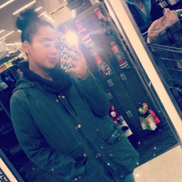 Profile Picture of Brianna Bechtel (@briannabechte) on Poshmark
