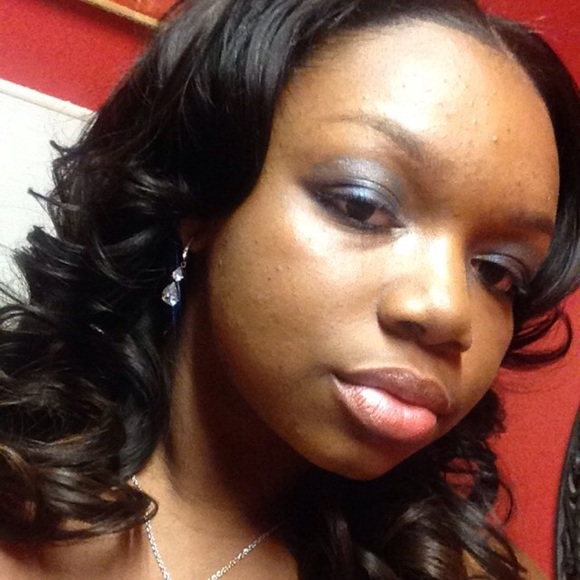 Profile Picture of Dorian Wallace (@dorianm18) on Poshmark