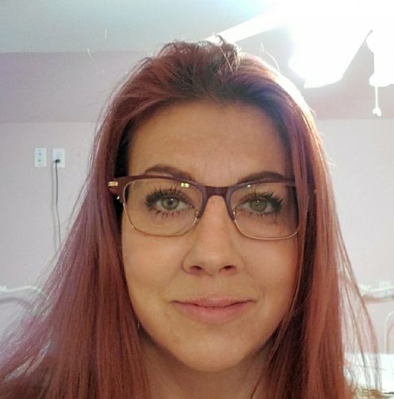 Profile Picture of Roberta Elliston (@relliston) on Poshmark