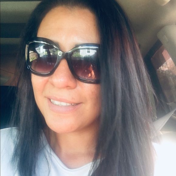 Profile Picture of Iliana Orea (@ilianaorea) on Poshmark