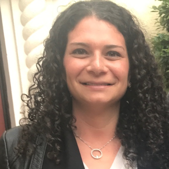 Profile Picture of Samantha Schindelheim (@sgs007) on Poshmark