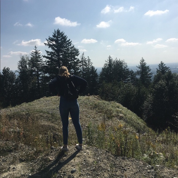 Profile Picture of Taylor Maher (@taaylormaher) on Poshmark