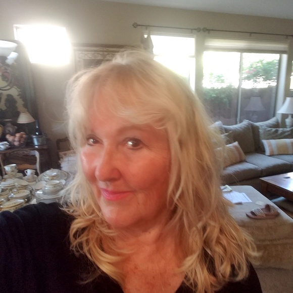 Profile Picture of Julee Egerer (@syvjulee) on Poshmark