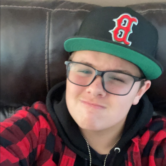 Profile Picture of Brayden Carneiro (@braydencarneiro) on Poshmark