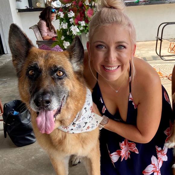 Profile Picture of Stacie Caronna (@stacieca1216) on Poshmark