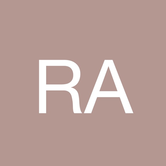 Profile Picture of Robyn Achelpohl (@r0byna) on Poshmark