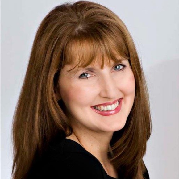 Profile Picture of Michele Hodge (@mhilliard19) on Poshmark