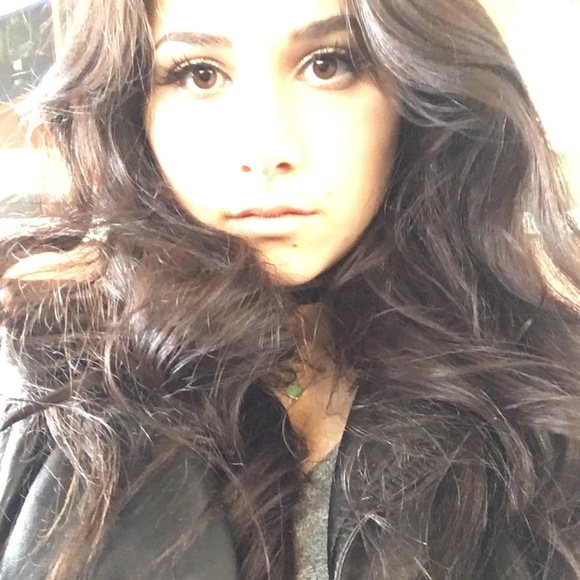 Gabrielle Munafo - Poshmark Profile Picture of Gabrielle Munafo (@gmunafo) on Poshmark