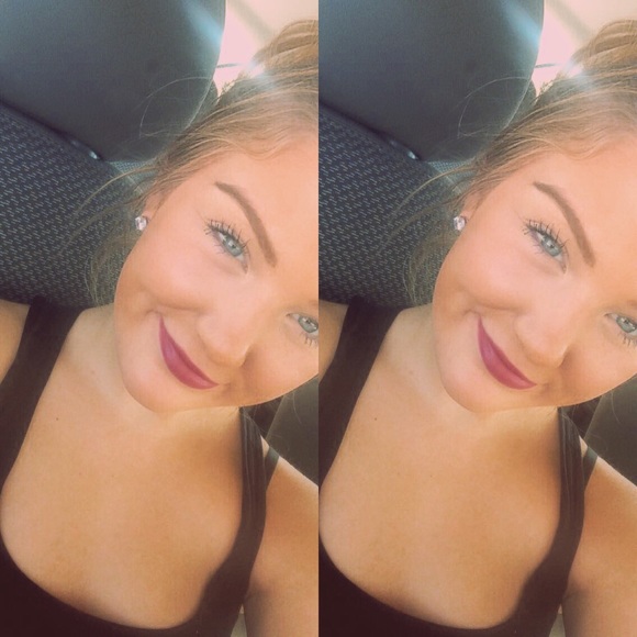 Profile Picture of Jordan Hawker (@jordannhawkker) on Poshmark