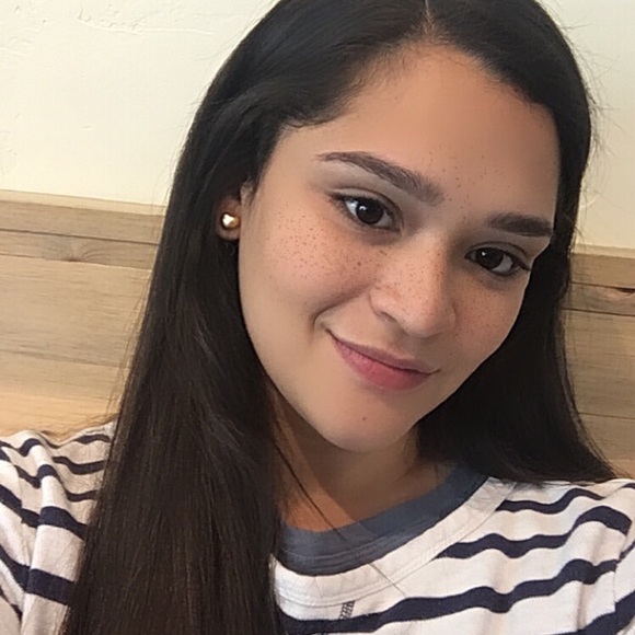 Profile Picture of Amanda Beuses (@amibeuses) on Poshmark