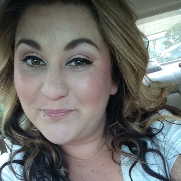 Profile Picture of Macy Morgan (@yyours_trulyy) on Poshmark