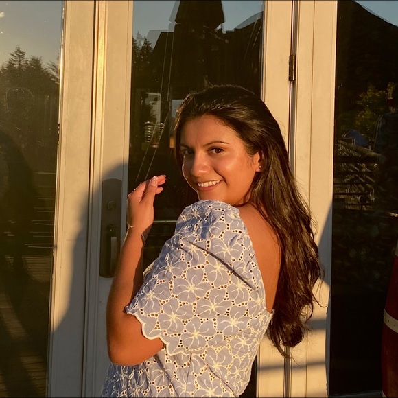 Profile Picture of Iliana Portugal (@ilianaportugal) on Poshmark