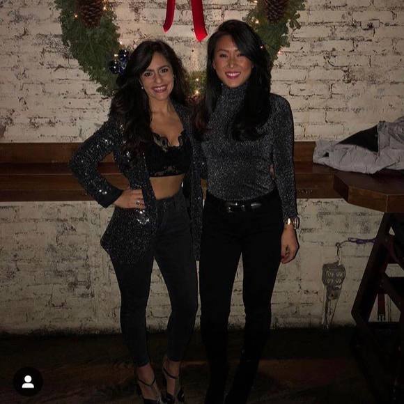 Profile Picture of Toni Zurella (@azurella) on Poshmark