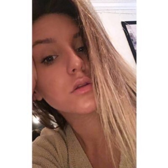 Profile Picture of Mckenna Gidcumb (@mckennagidcumb7) on Poshmark