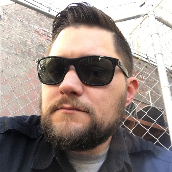 Profile Picture of Kevin Kozak (@karzar5) on Poshmark