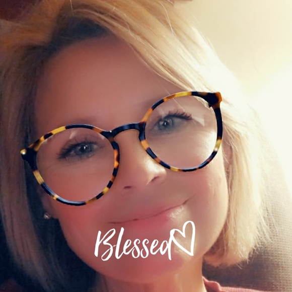 Profile Picture of Linda Jacobs-mckelvey (@tweedylm) on Poshmark