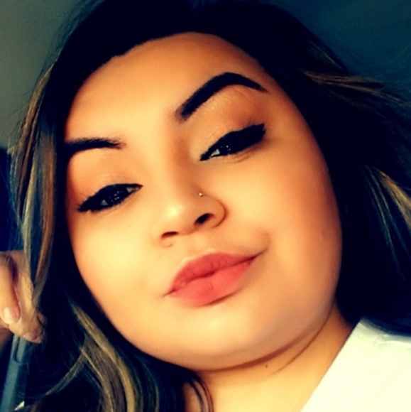 Profile Picture of Annalea Eslick (@annaleaeslick) on Poshmark