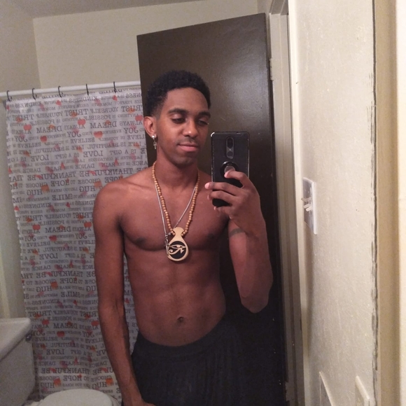 Profile Picture of Ray Nix (@darthray18) on Poshmark