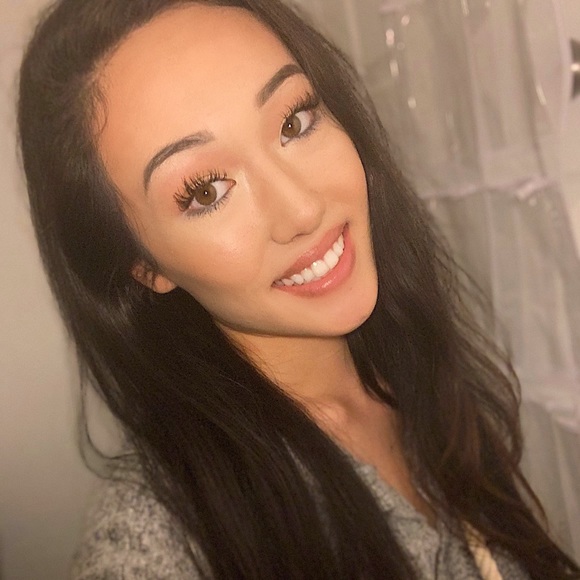 Profile Picture of Erin Seagraves (@erinseagraves) on Poshmark