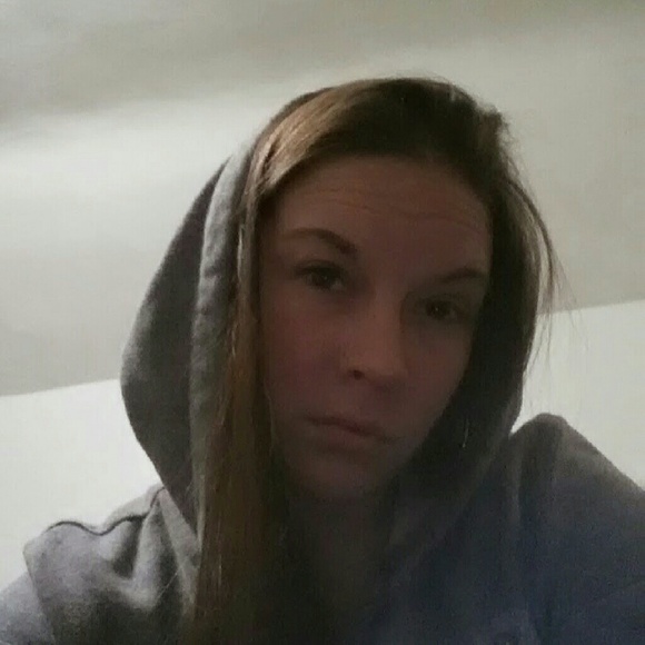 Profile Picture of Renietta Szulczyk (@renietta) on Poshmark