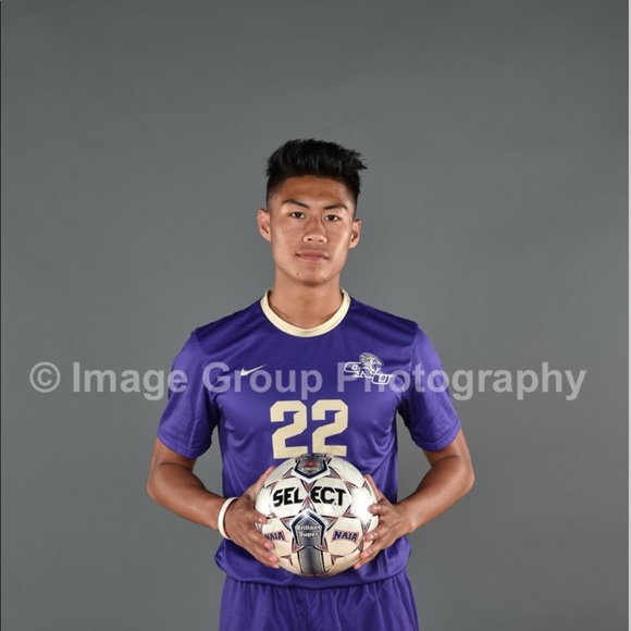 Profile Picture of Nathan Lauvina (@nclauvina) on Poshmark