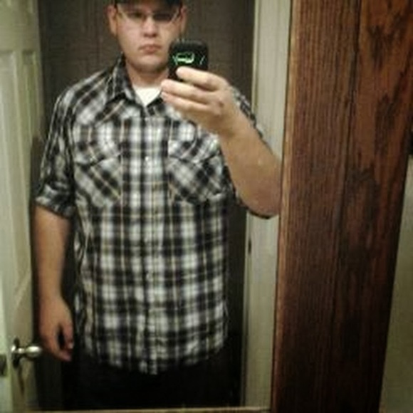 Profile Picture of Robert Robertson (@bearclaw8995) on Poshmark