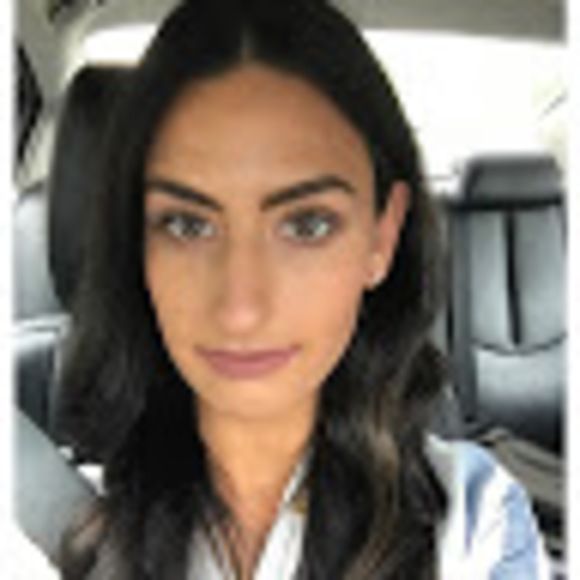 Profile Picture of Danielle Fregoni (@daniellefregoni) on Poshmark