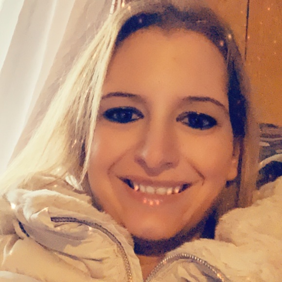 Profile Picture of Ashley Piccione (@apiccione1014) on Poshmark