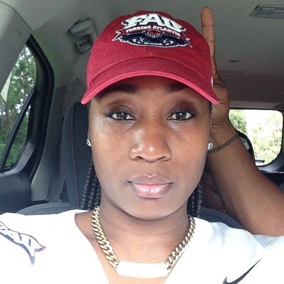 Profile Picture of Charkata Parris (@charkata) on Poshmark