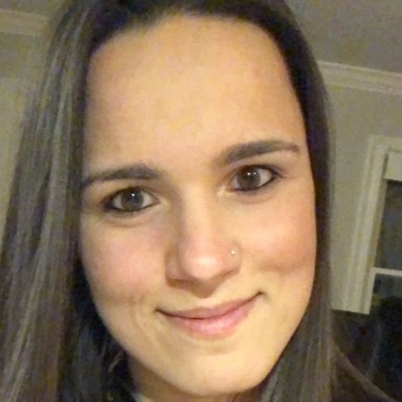 Profile Picture of Zaneta Maria (@zaneta1991) on Poshmark