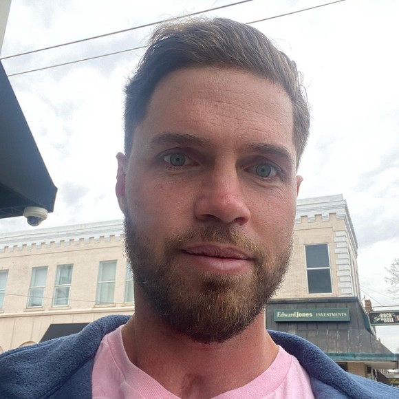 Taylor Relford - Poshmark Profile Picture of Taylor Relford (@taylorrelford) on Poshmark