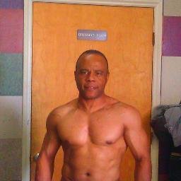 Profile Picture of Chris Cumms (@momlover4fun) on Twitter