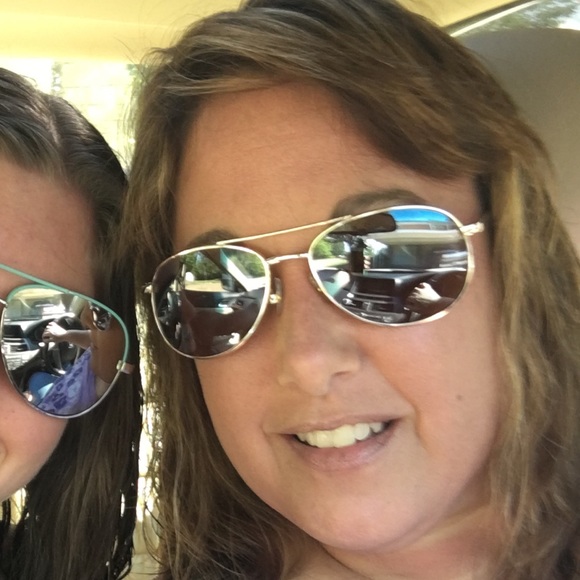 Profile Picture of Cindy Clouse (@cindy_clouse) on Poshmark