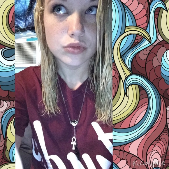 Profile Picture of Christina Peake (@christina123_) on Poshmark