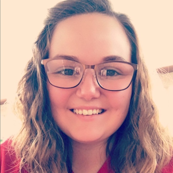 Profile Picture of Hope Scott (@hopescott94) on Poshmark